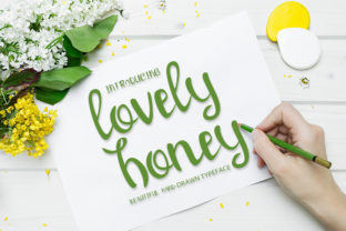 Lovely Honey: A Hand-Drawn Script Typeface for Makers